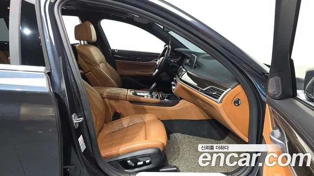 BMW 7-Series 2020 thumb 11