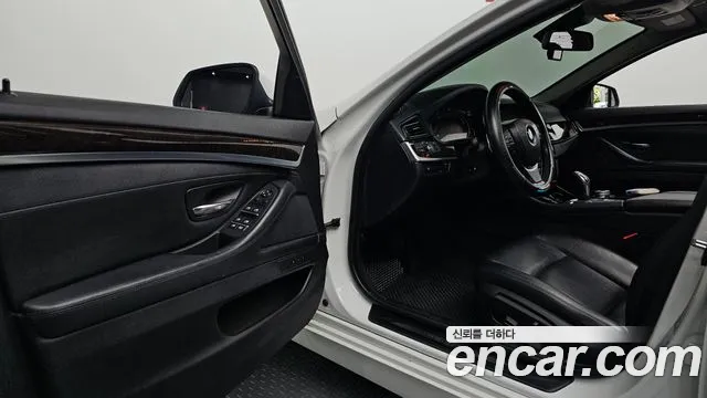 BMW 5-Series 2014 thumb 9