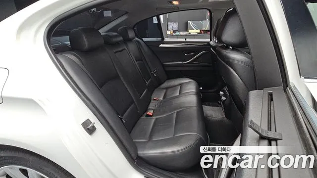 BMW 5-Series 2014 thumb 10