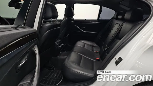 BMW 5-Series 2014 thumb 11