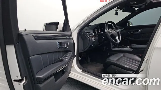 Mercedes-Benz E-Класс 2014 thumb 9