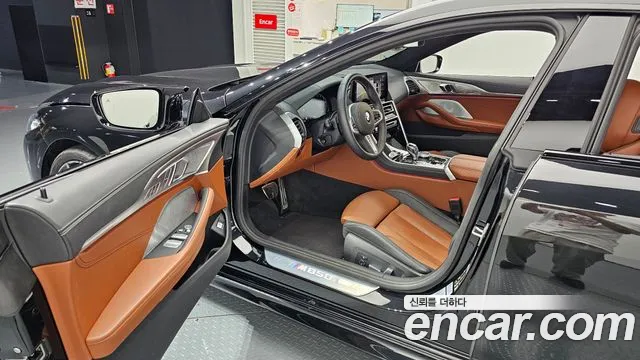 BMW 8-Series 2025 thumb 10