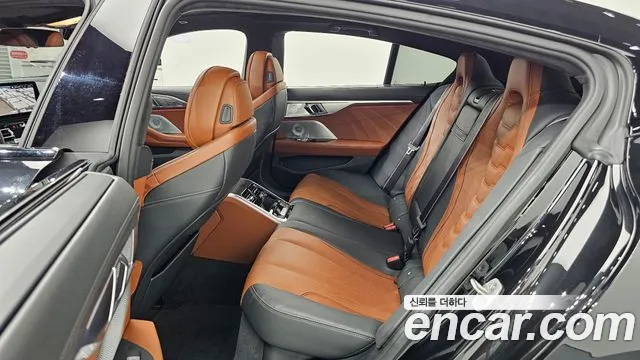 BMW 8-Series 2025 thumb 12