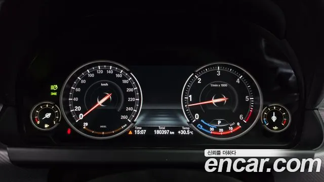 BMW 6-Series 2015 thumb 8
