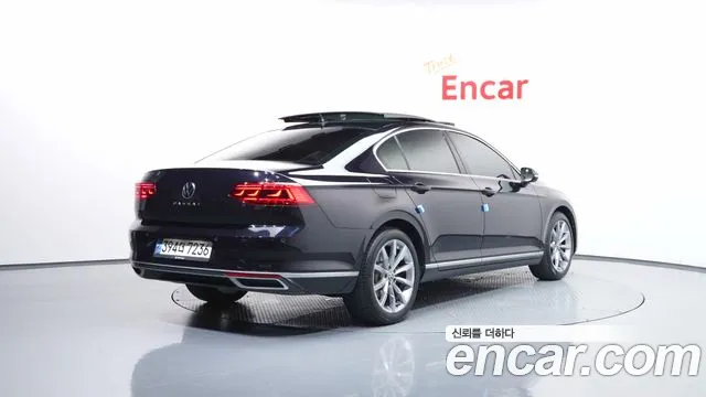 Volkswagen Passat (North America and China) 2022 thumb 2