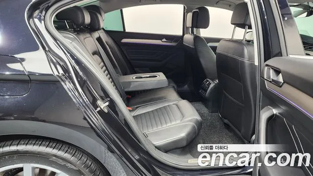 Volkswagen Passat (North America and China) 2022 thumb 11