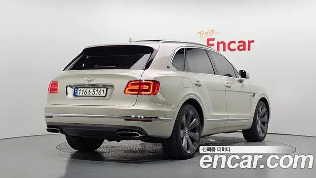 Bentley Bentayga 2018 thumb 2