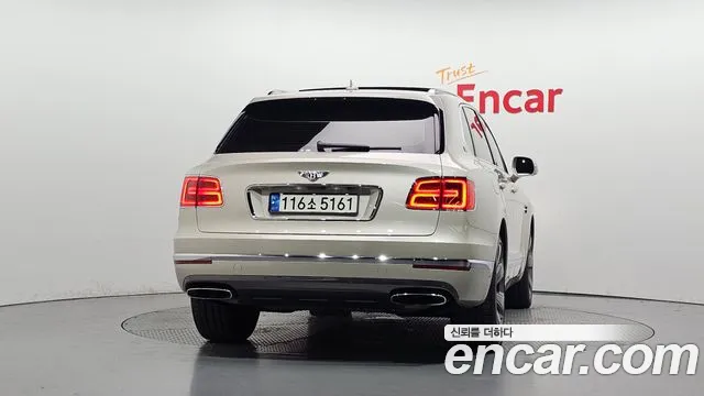Bentley Bentayga 2018 thumb 4