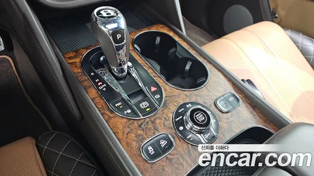 Bentley Bentayga 2018 thumb 9