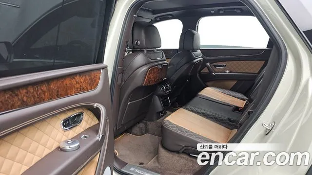 Bentley Bentayga 2018 thumb 12