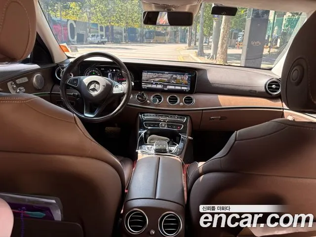 Mercedes-Benz E-Класс 2017 thumb 9