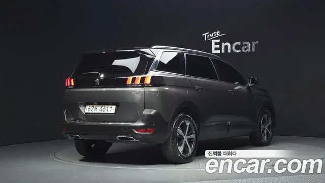 Peugeot 5008 2017 thumb 2