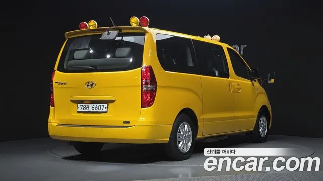 Hyundai Starex 2017 thumb 2
