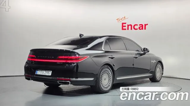 Genesis G90 2018 thumb 2