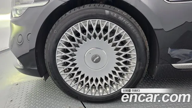 Genesis G90 2018 thumb 5