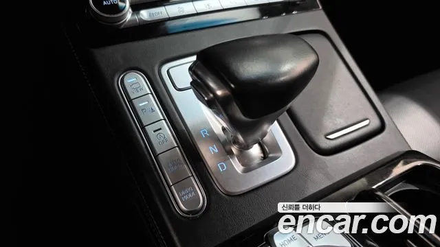 Genesis G90 2018 thumb 9