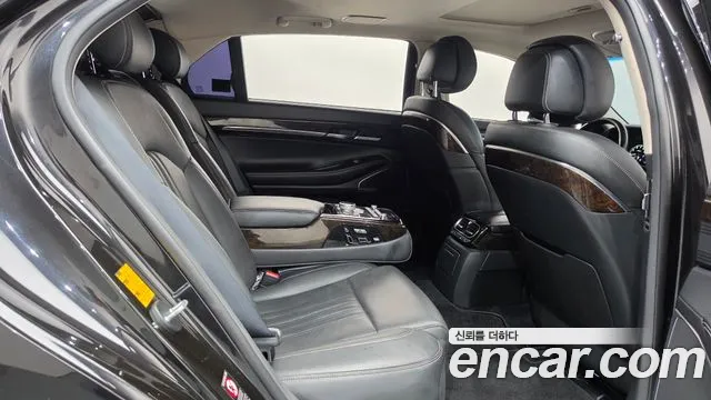 Genesis G90 2018 thumb 12