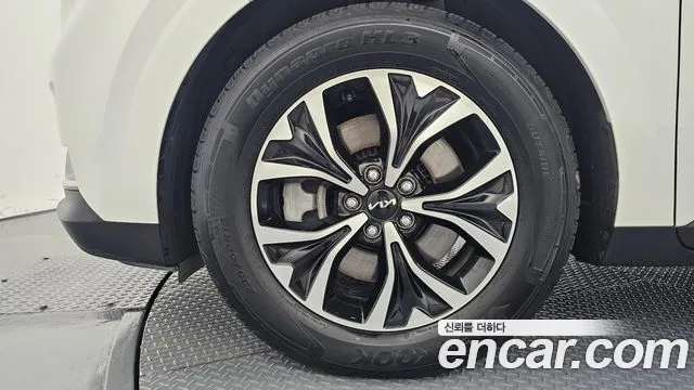 Kia Carnival 2023 thumb 4