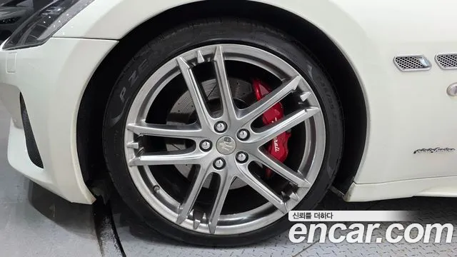 Maserati GranTurismo 2019 thumb 5