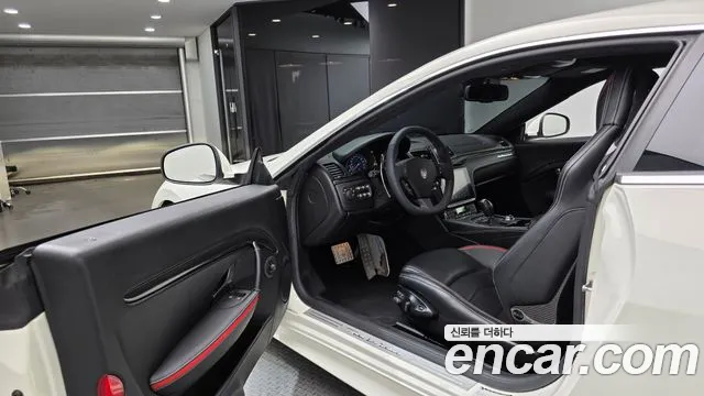 Maserati GranTurismo 2019 thumb 10