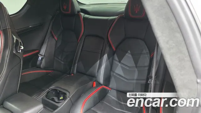 Maserati GranTurismo 2019 thumb 11