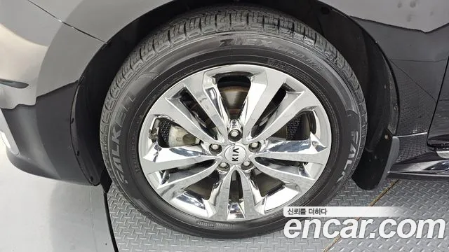 Kia Carnival 2017 thumb 5