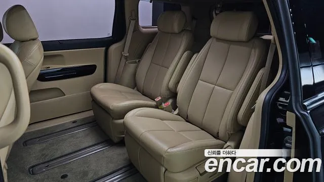 Kia Carnival 2017 thumb 11
