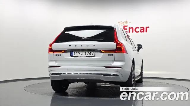 Volvo XC60 2024 thumb 3
