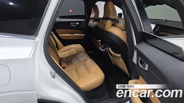 Volvo XC60 2024 thumb 10