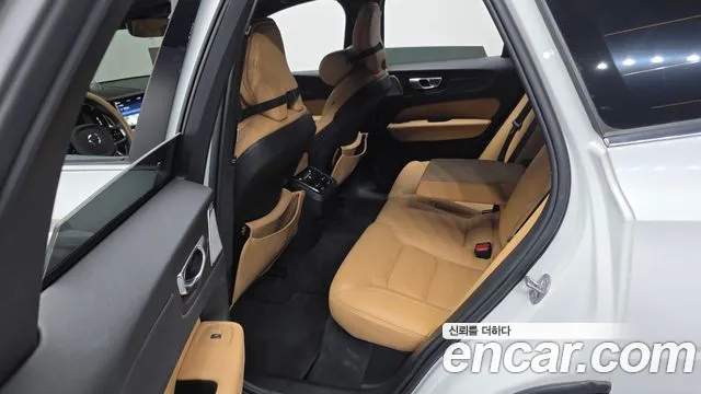 Volvo XC60 2024 thumb 11