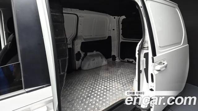 Hyundai Staria 2024 thumb 11