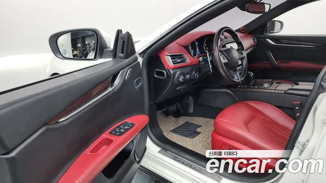 Maserati Ghibli 2018 thumb 10