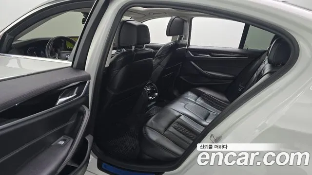 BMW 5-Series 2021 thumb 12