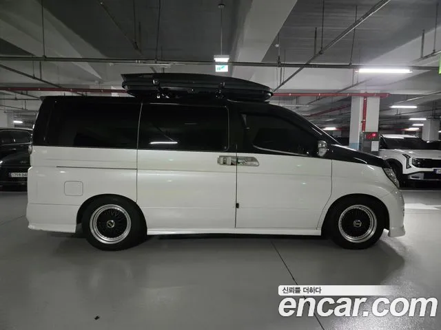 Nissan Elgrand 2004 thumb 10