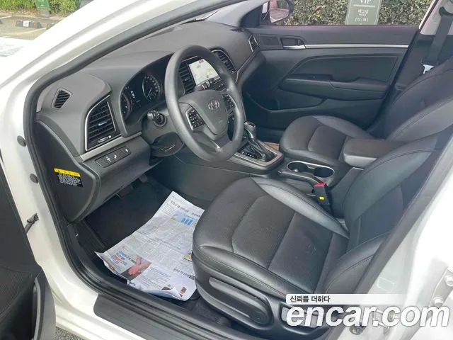 Hyundai Avante 2017 thumb 10