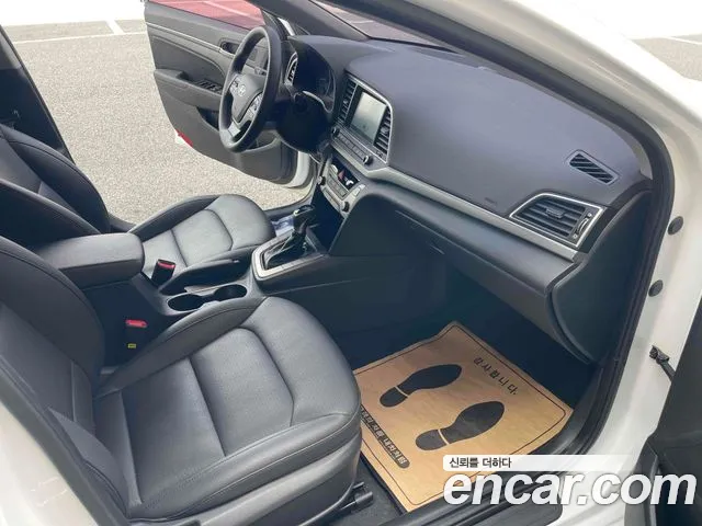 Hyundai Avante 2017 thumb 12