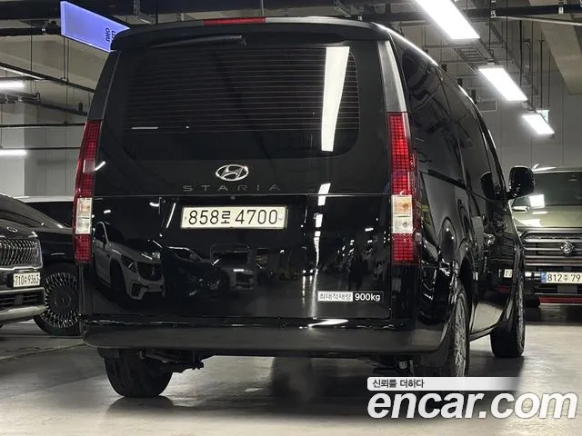 Hyundai Staria 2023 thumb 4