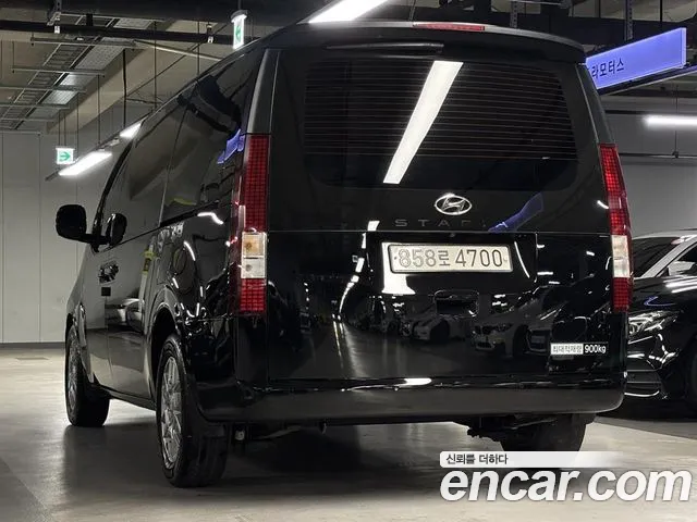 Hyundai Staria 2023 thumb 6