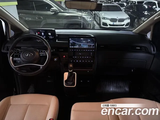 Hyundai Staria 2023 thumb 8