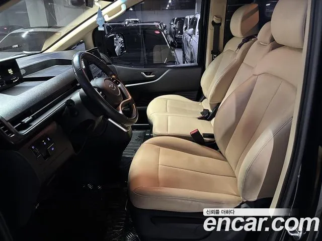 Hyundai Staria 2023 thumb 9