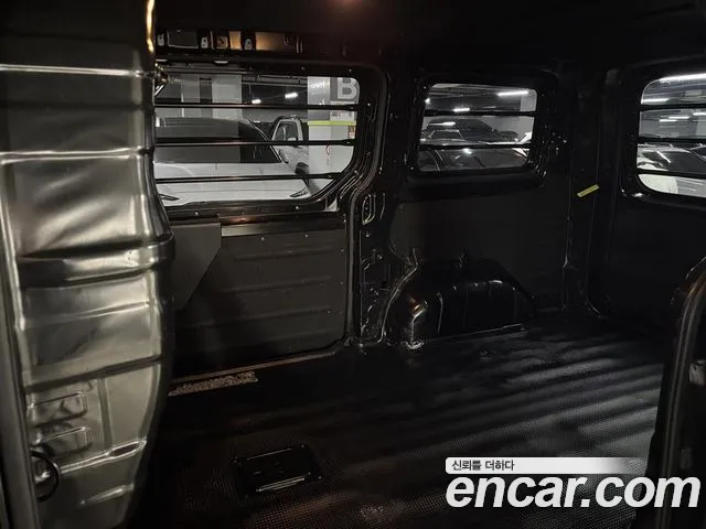 Hyundai Staria 2023 thumb 10