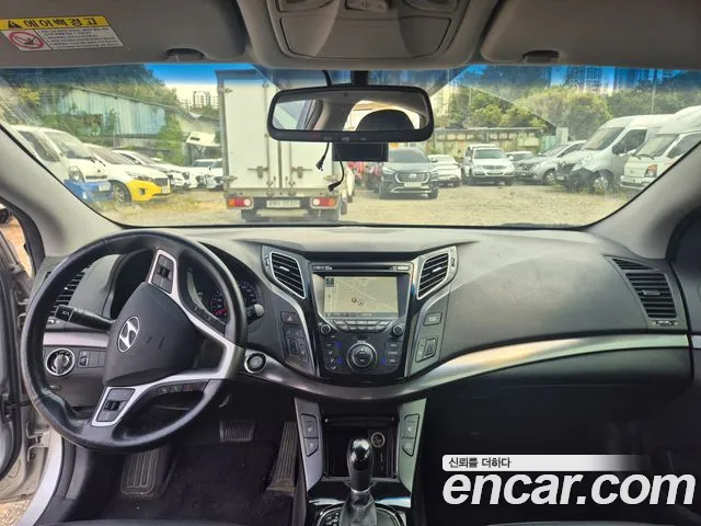 Hyundai i40 2012 thumb 10