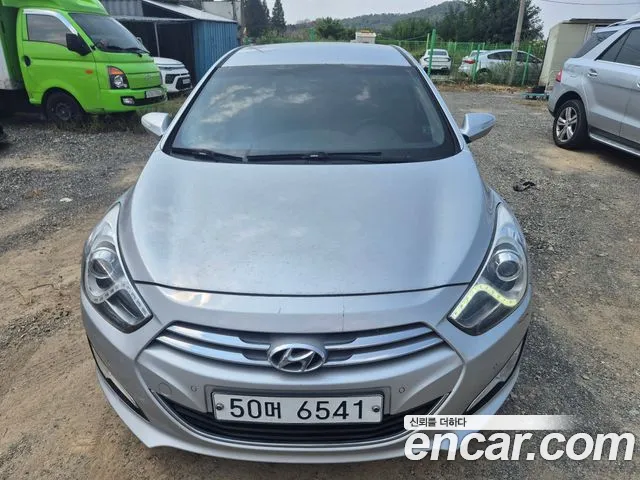 Hyundai i40 2012 thumb 11