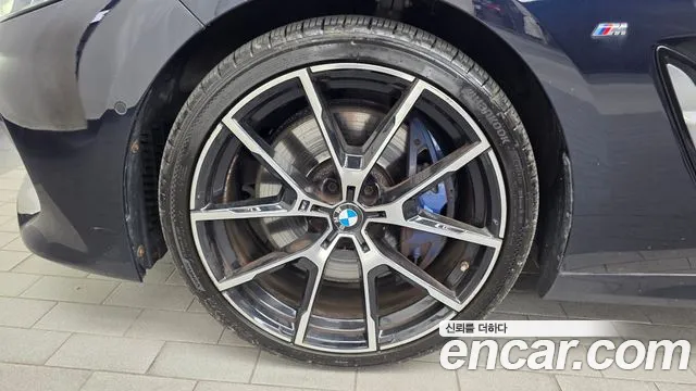 BMW 8-Series 2021 thumb 5