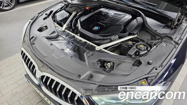 BMW 8-Series 2021 thumb 6