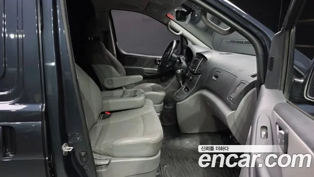 Hyundai Starex 2017 thumb 11