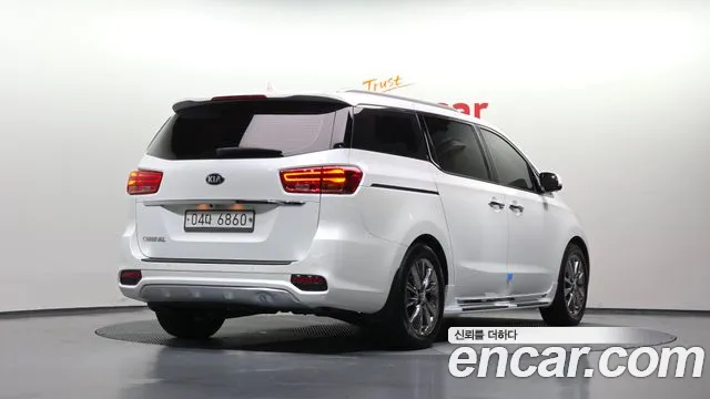 Kia Carnival 2018 thumb 2