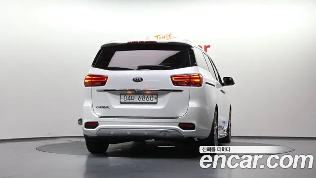 Kia Carnival 2018 thumb 4