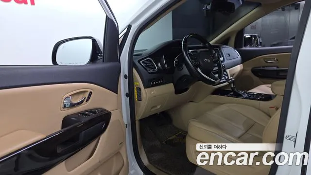 Kia Carnival 2018 thumb 10