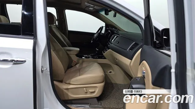 Kia Carnival 2018 thumb 11